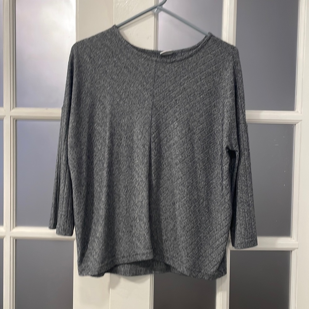 Grey knit 3/4 sleeve top
